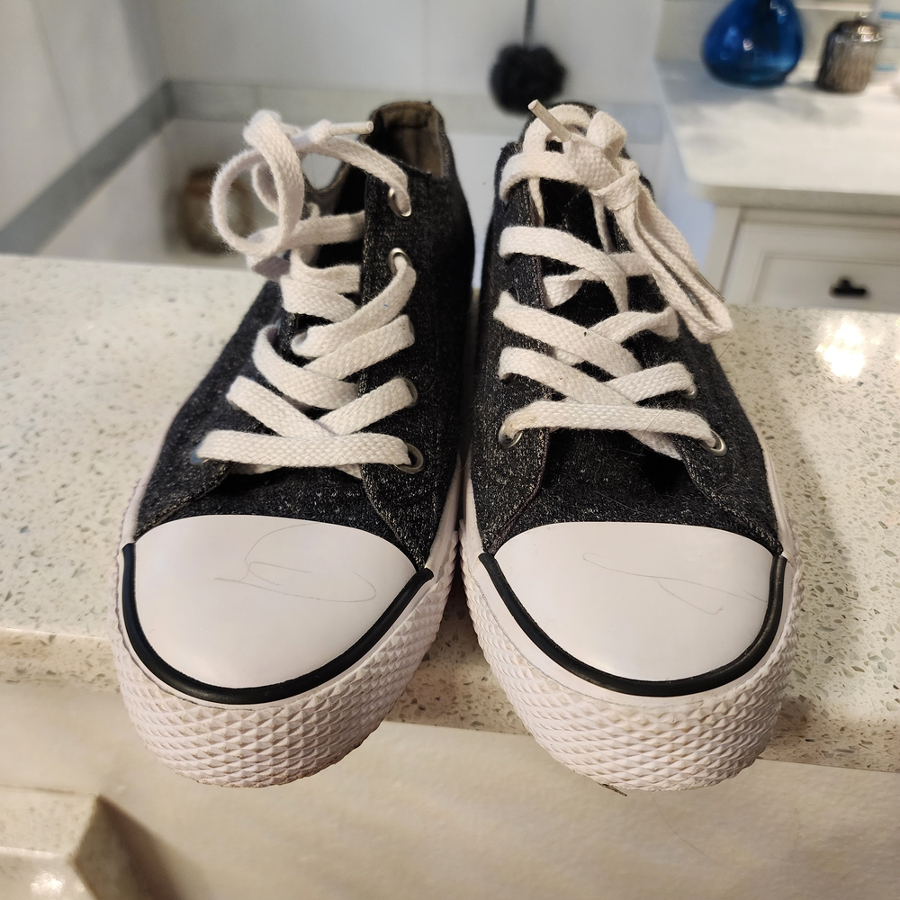 Womens Airwalk Black and White Sneakers - Picture 2 of 7